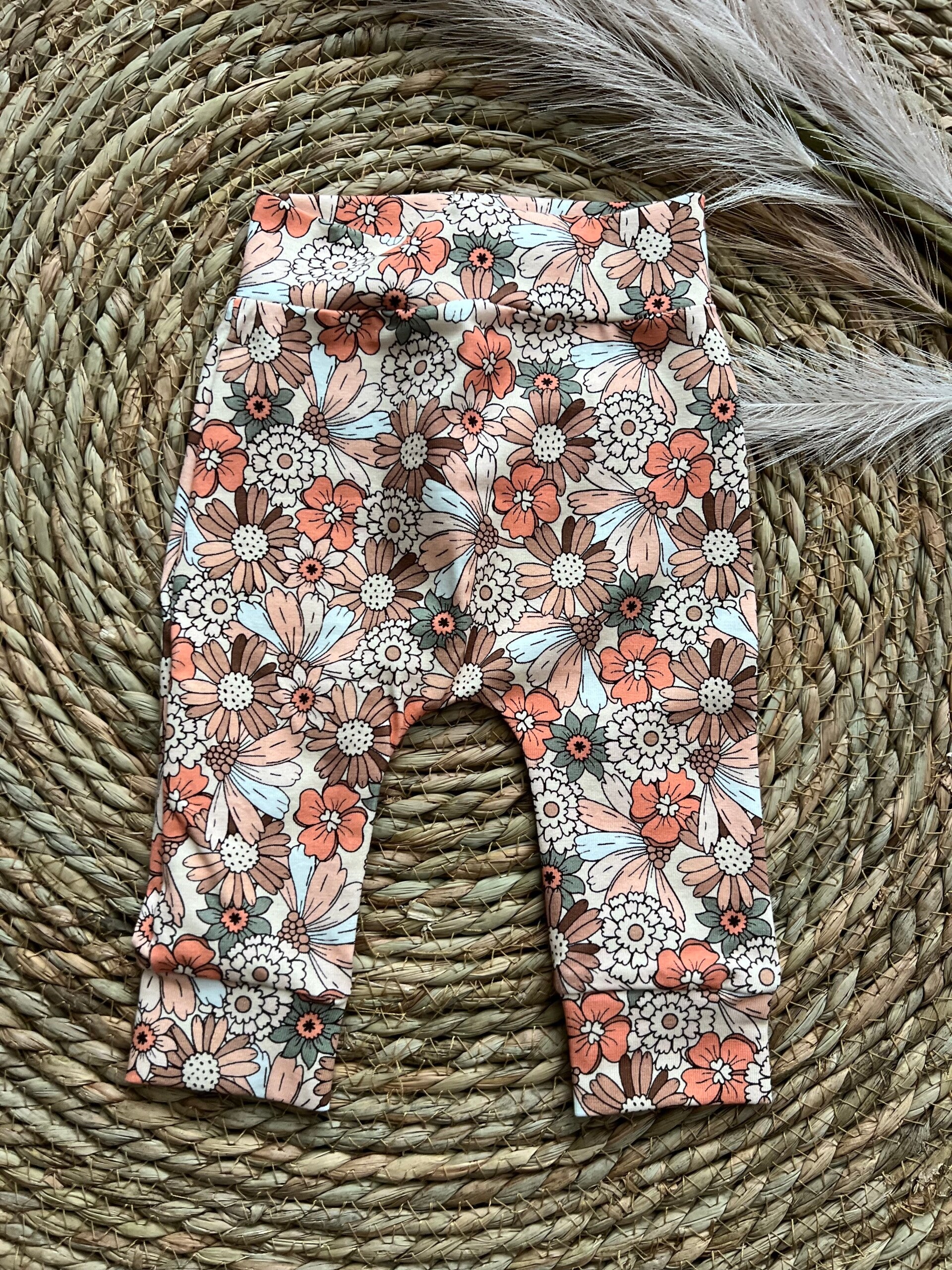 Broekje bloemen 50/56