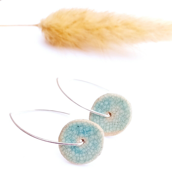 Raku blauwe parels aan sterling zilver oorhangers