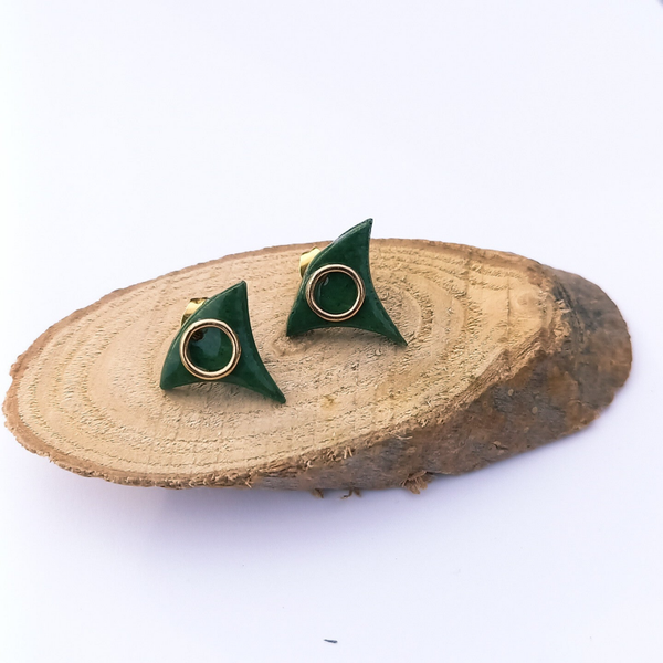 Groen porseleinparels aan vermeil goud oorstekers