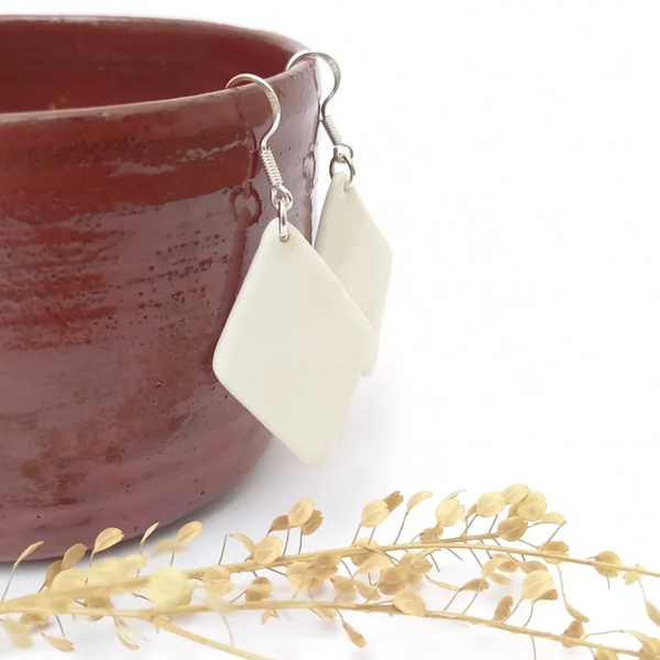 Witte ruit porselein oorbellen - zilveren oorhaak (AG925)