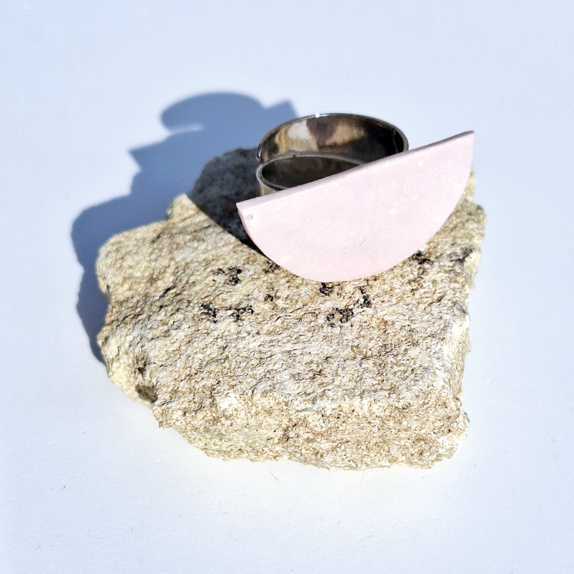 Paars pastel roze porseleinparel - verstelbare ring - zilver