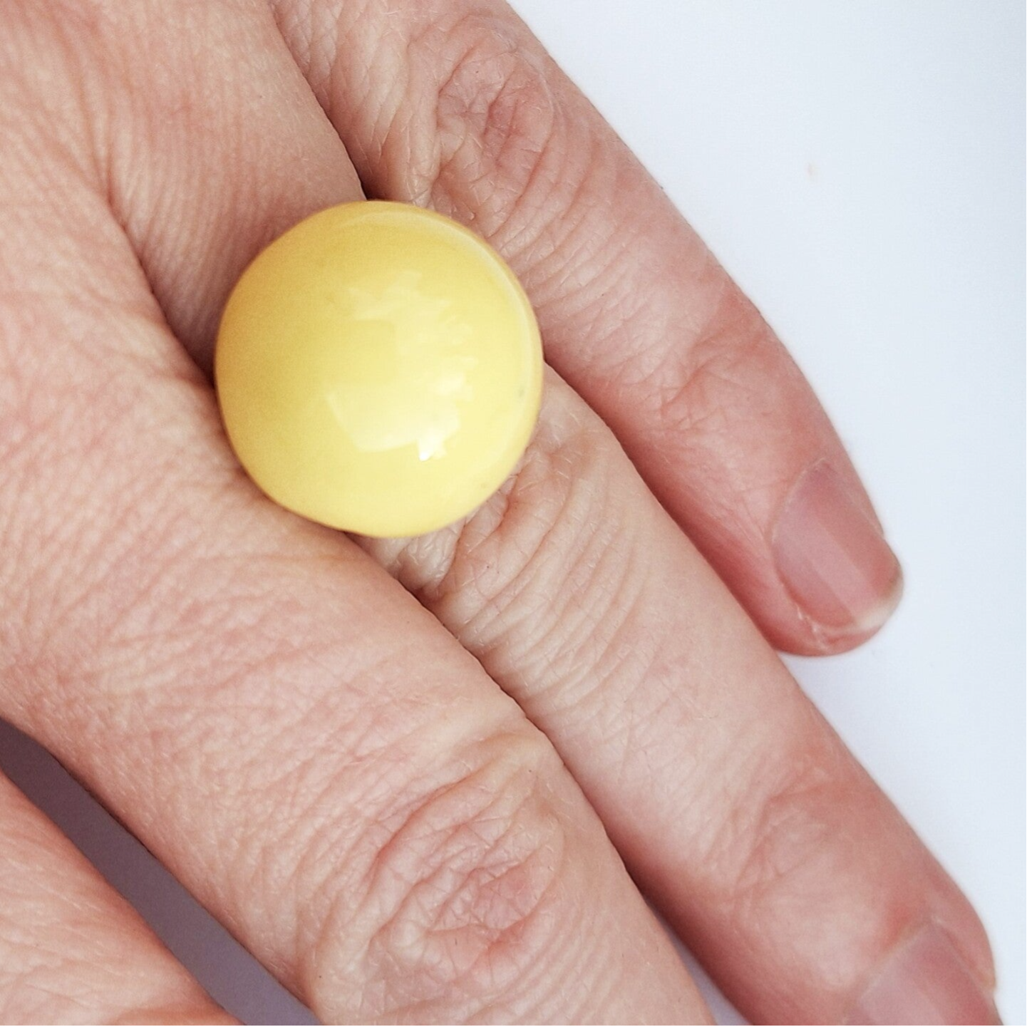 Geel porselein - verstelbare ring