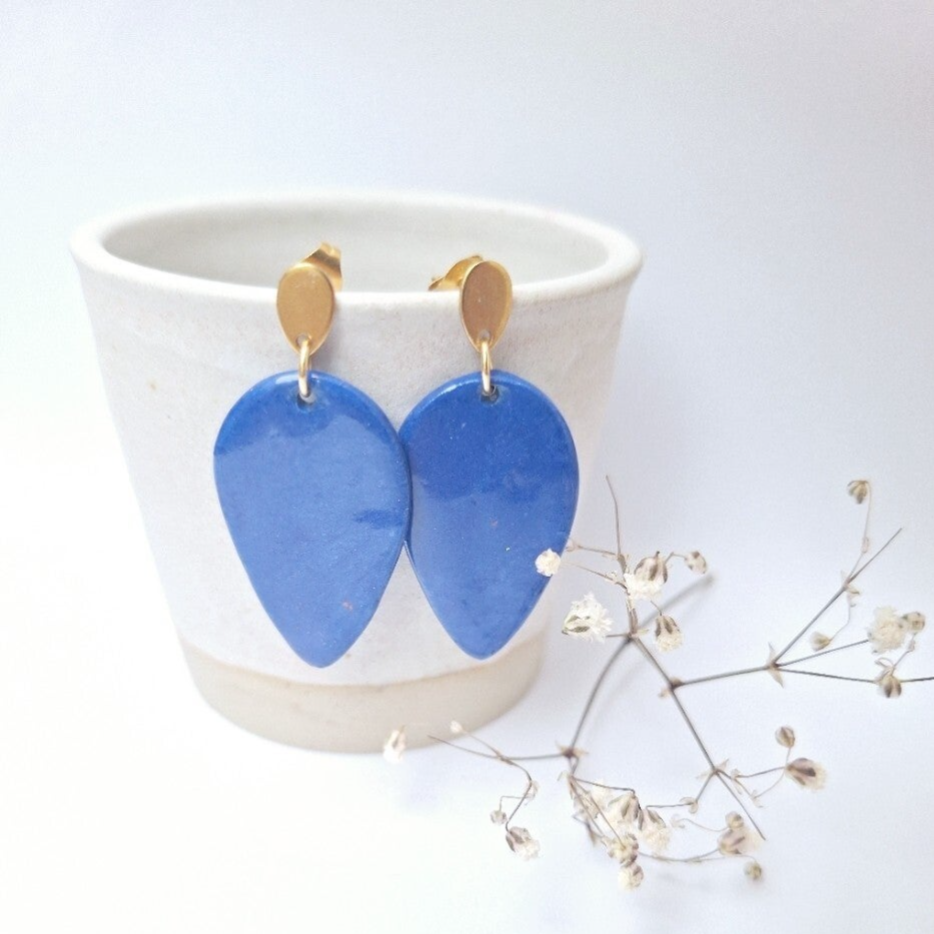 Blauw porselein -  RVS goud omgekeerde druppel oorsteker