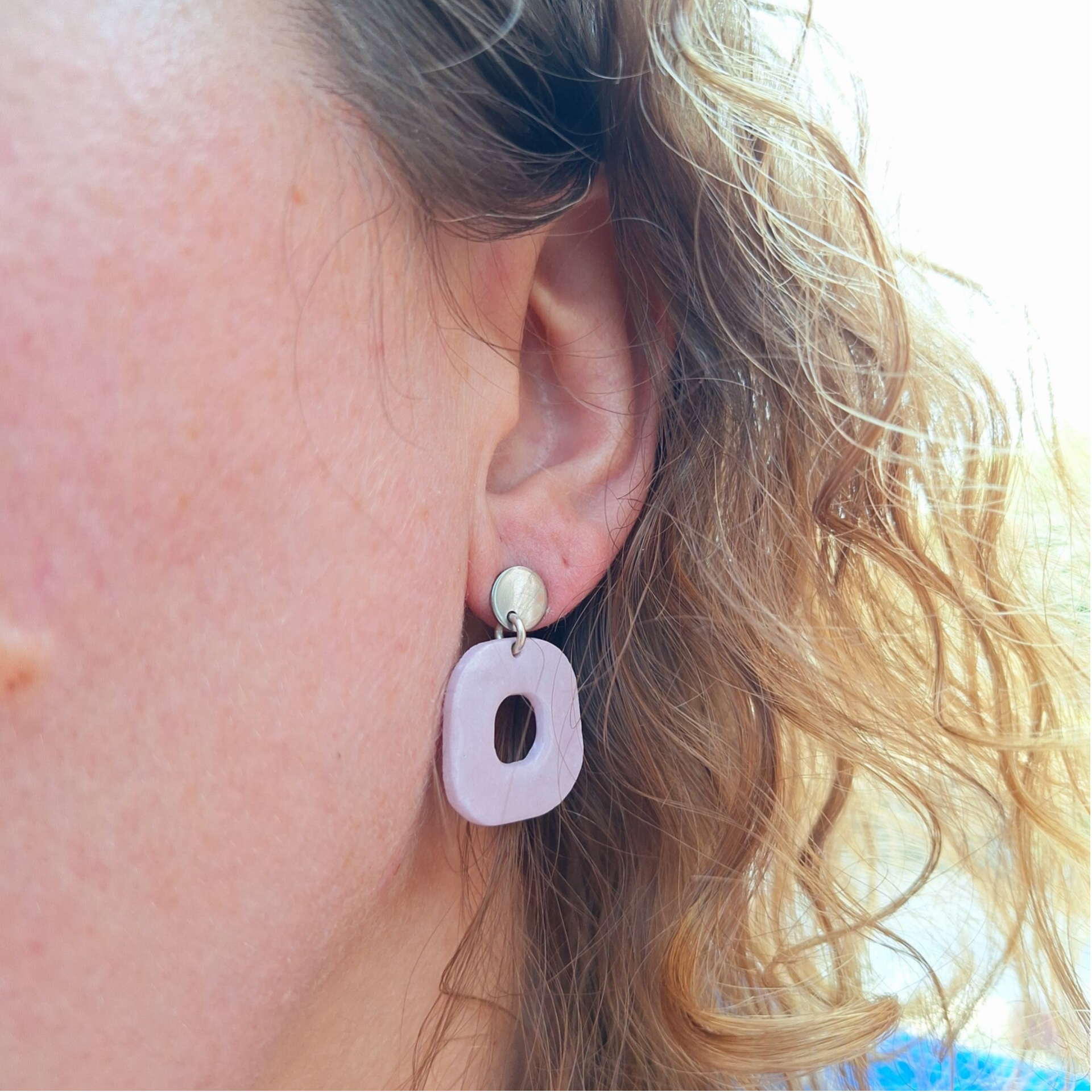 Pastel paars/Roze open vierkant parel - zilver (Chirurgisch staal)