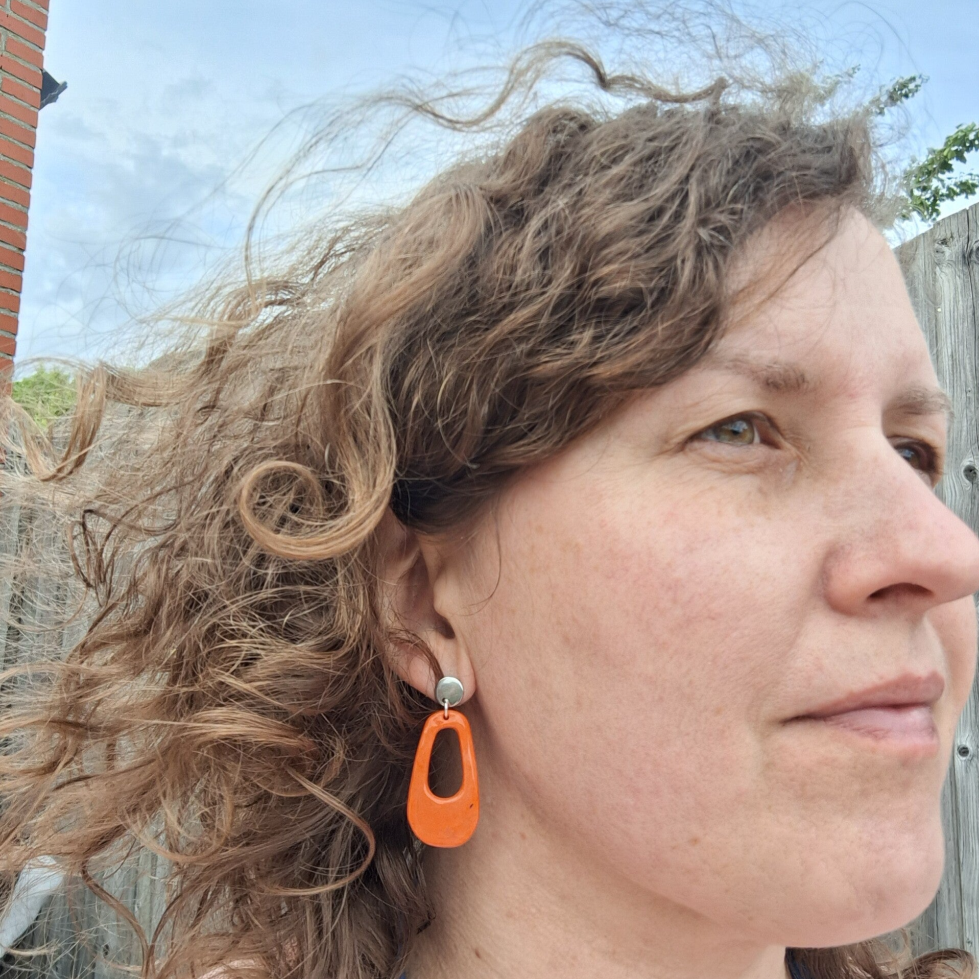 Oranje porseleinparel - RVS zilver oorsteker