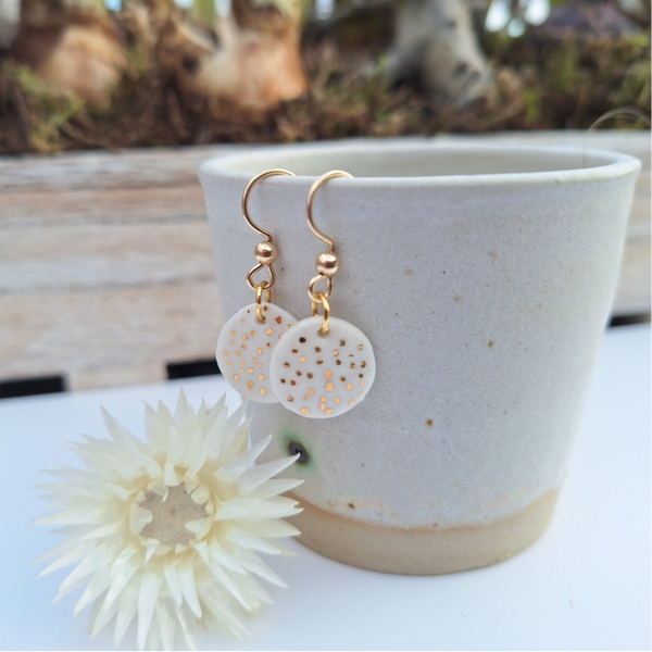 Gouden oorbellen met wit gouden porseleinparel - vermeil goud