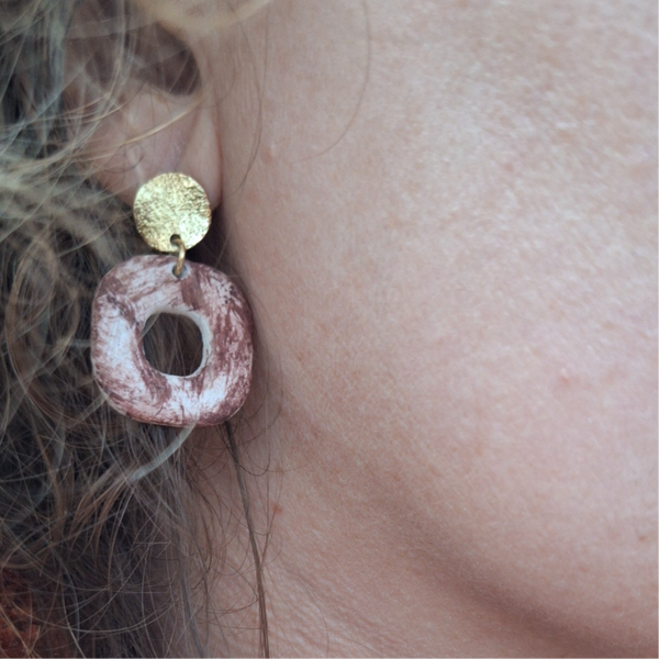 Roodbruine open vierkant parel - goud (Chirurgisch staal)