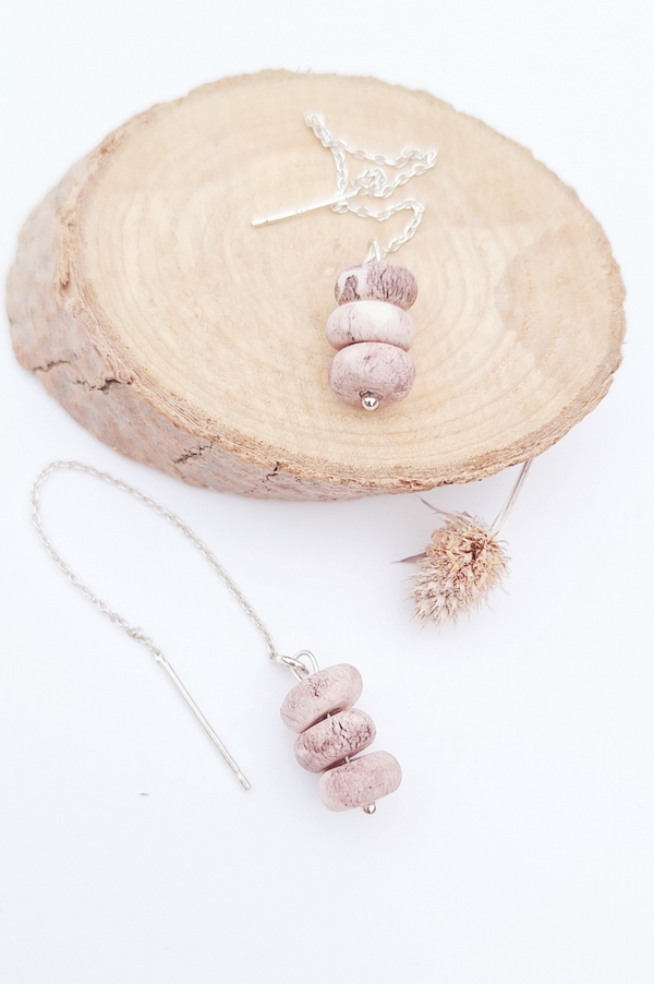 Gemarmerd oud wit bolletjes - vermeil gouden oorbelketting