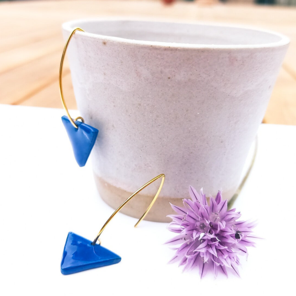 Blauw driehoekige parel - chirurgisch staal goud