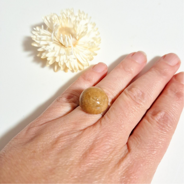 Licht bruine ronde verstelbare ring