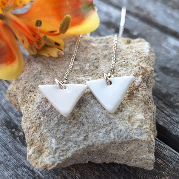 Witte porselein driehoek - sterling zilver oorbelketting