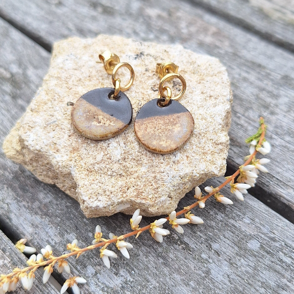 Zwart beige keramiek oorbellen - Verguld gouden oorhanger