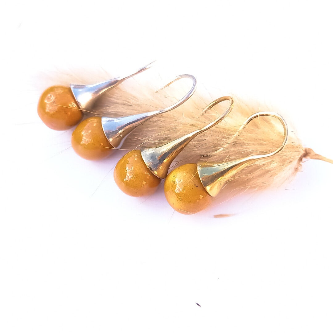 Oker geel porselein - zilveren (AG925) of vermeil gouden oorhaak