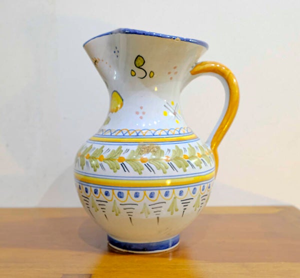 Jarra de ceramica de Sangria tradicional.