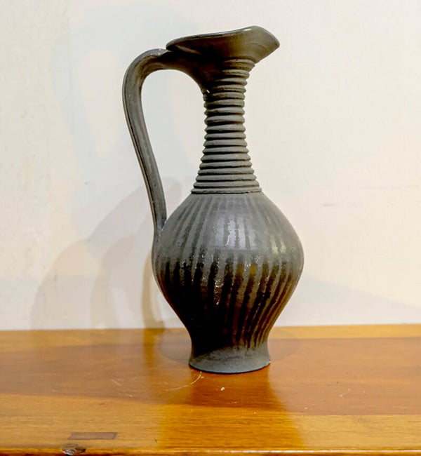Jjarra de cerámica negra española