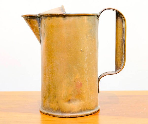 Jarra cilíndrica de cobre