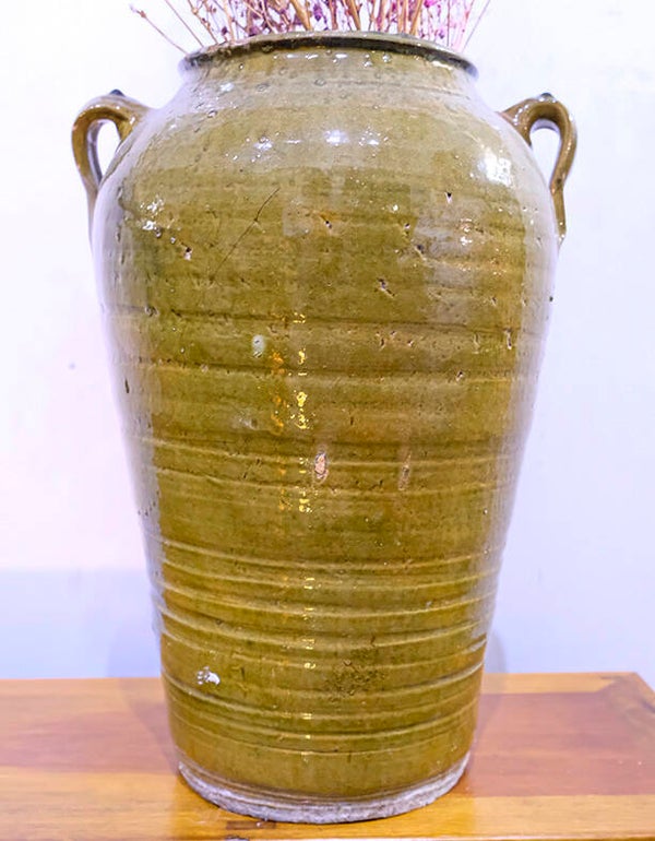 Jarra de cerámica antigua de barro cocido