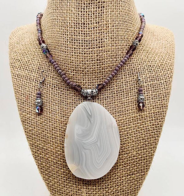White Agate Pendant Necklace w/lavender bead accents