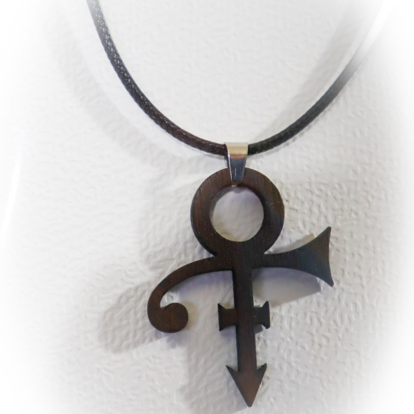 Halsketting prince love lasergesneden houten hanger.
