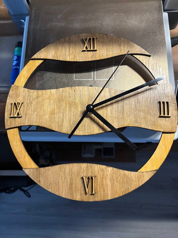 Klok met Lasergesneden Romeinse cijfers