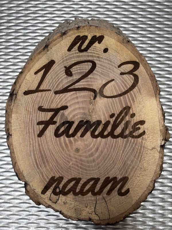 Houtschijf berkenhout rond met persoonlijke gravure M