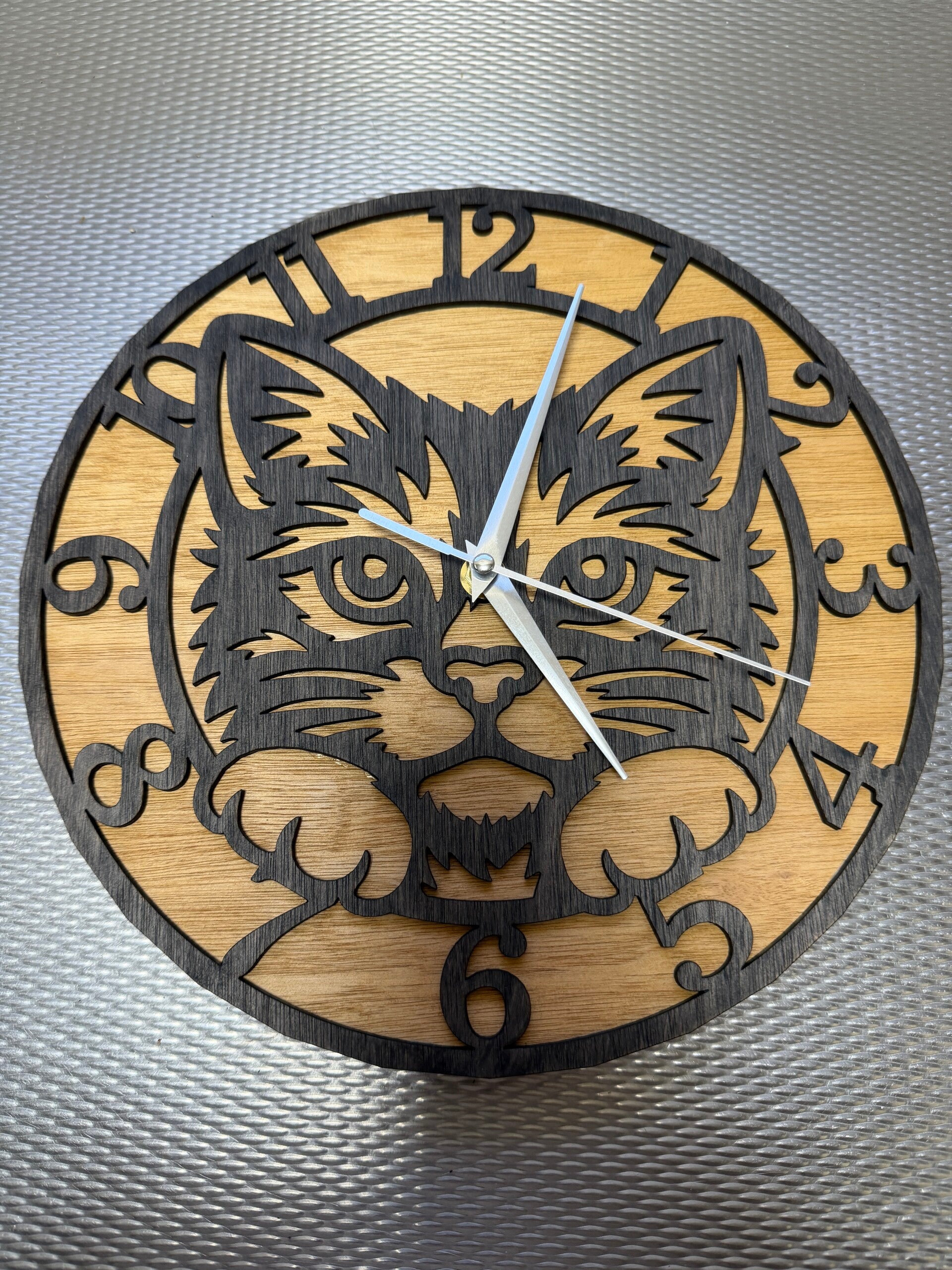Houten wandklok met poes - Stil uurwerk