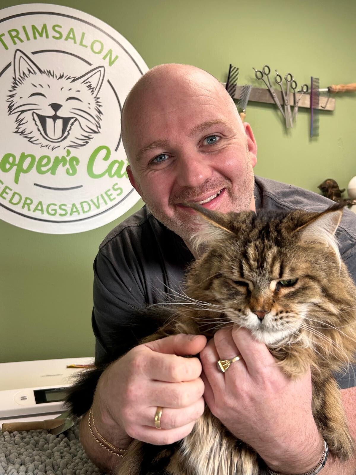 Pascal van Coopers Cats tijdens een stressarme kattentrimbehandeling.