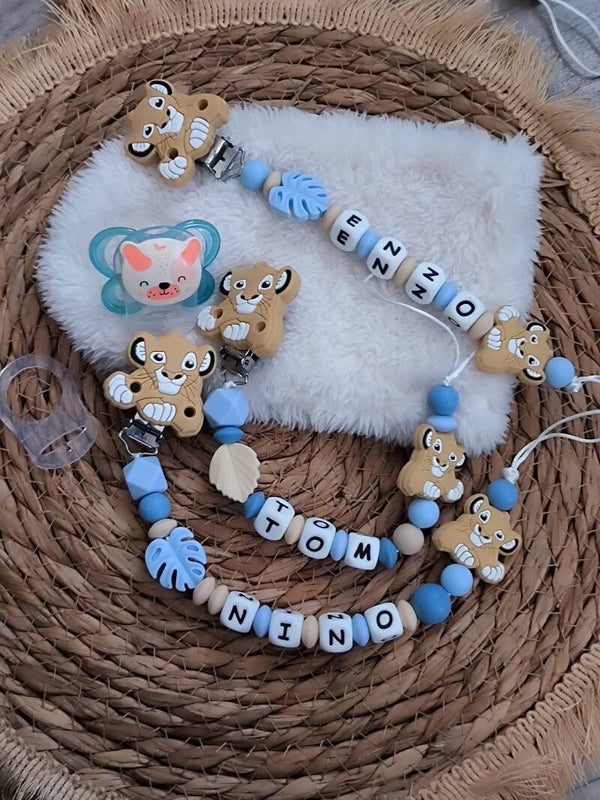 Attache tétine simba bleu,  attache sucette simba, pacifier clip, Schnullerclip, attache tétine personnalisée prénom, attache stylos personnalisé infirmière infirmier,