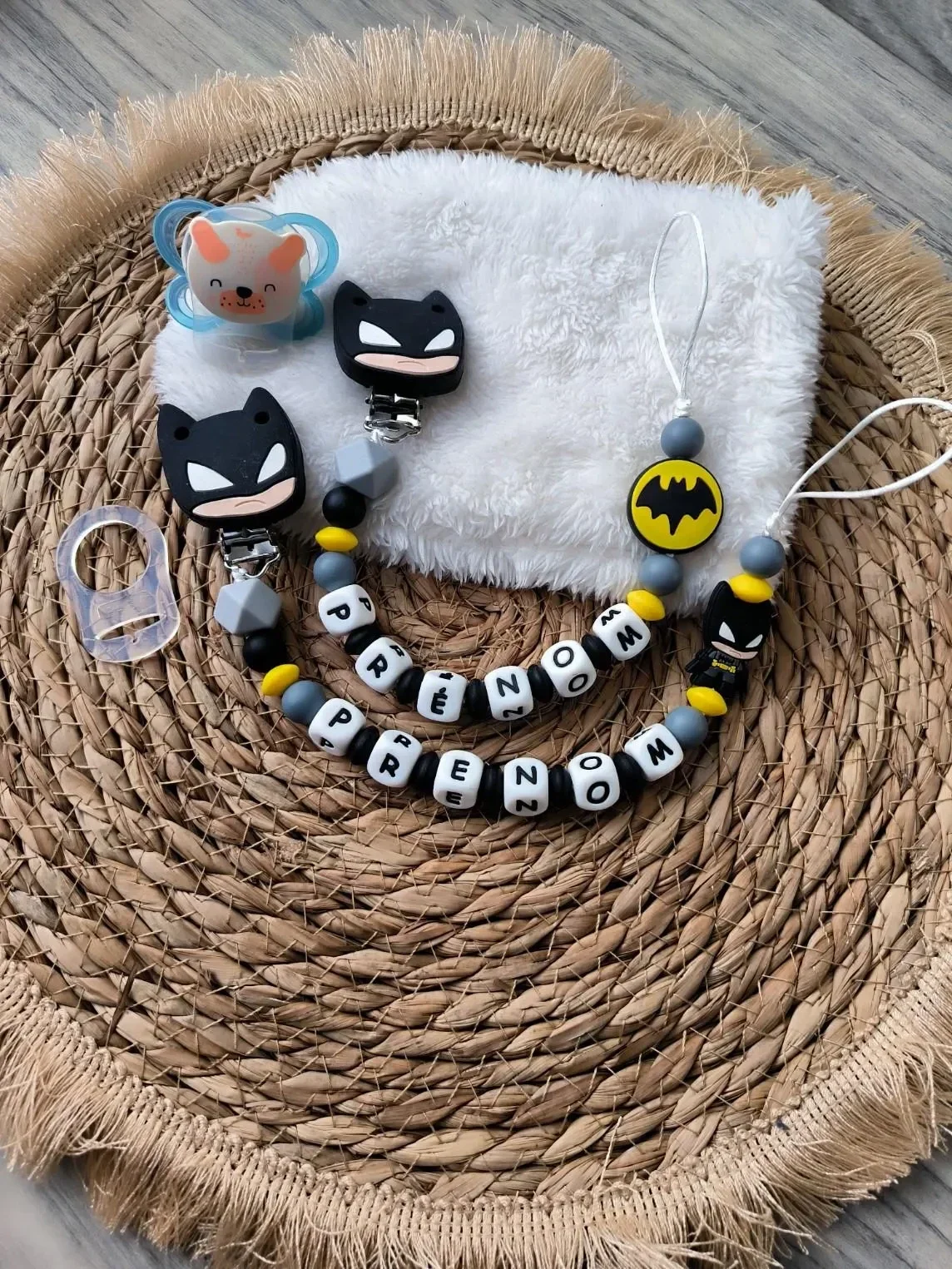 Attache tétine batman, attache sucette batman, attache tétine personnalisée prénom Batman, attache stylos personnalisé infirmière infirmier,