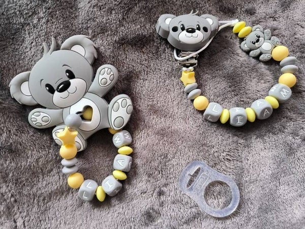 Coffret naissance ourson gris, attache tétine avec hochet,  attache sucette avec hochet, cadeau bébé personnalisé prénom