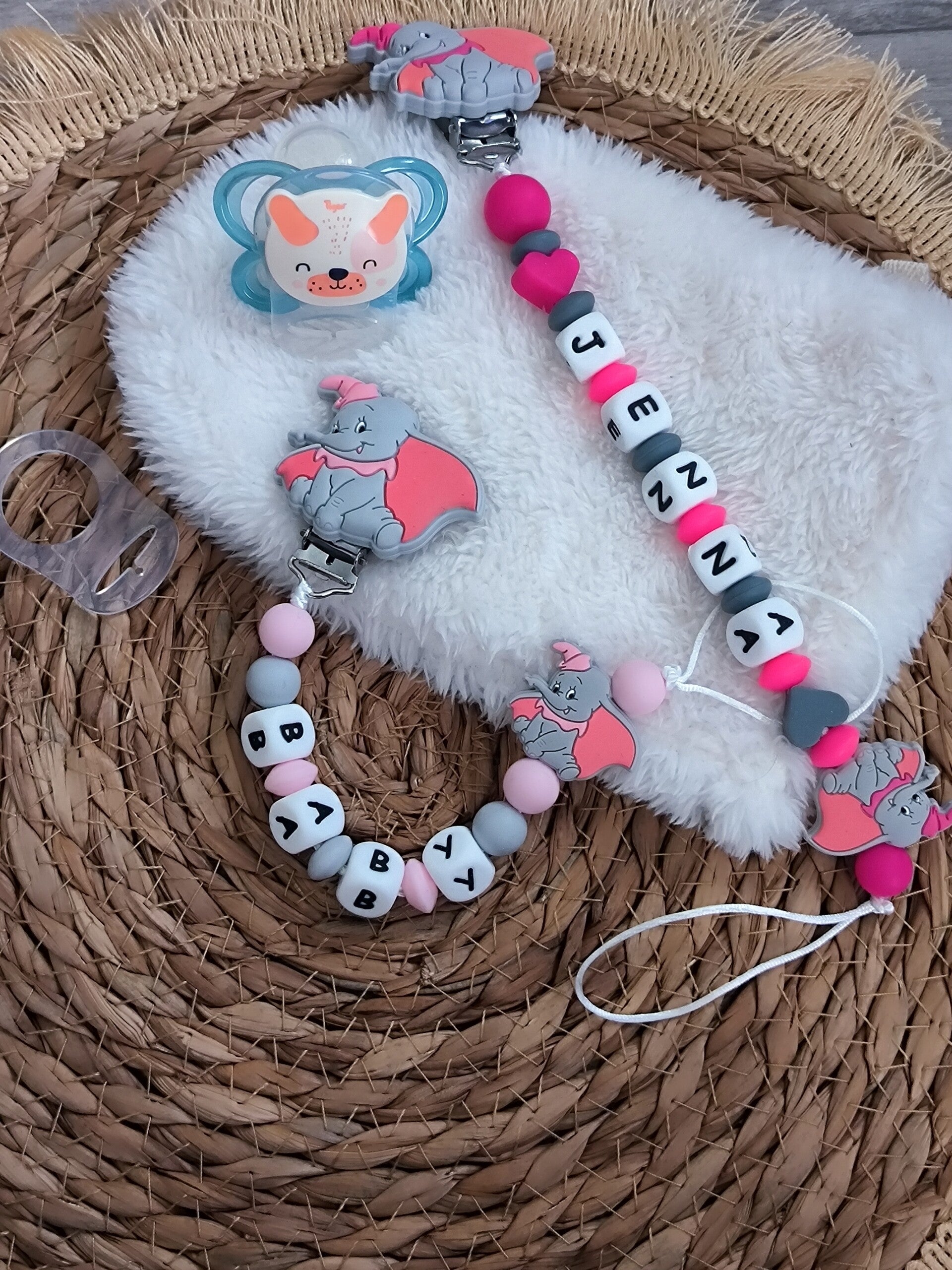 Attache tétine dumbo fille, attache sucette dumbo, pacifier clip, Schnullerclip, attache tétine personnalisée prénom, attache stylos personnalisé infirmière infirmier,