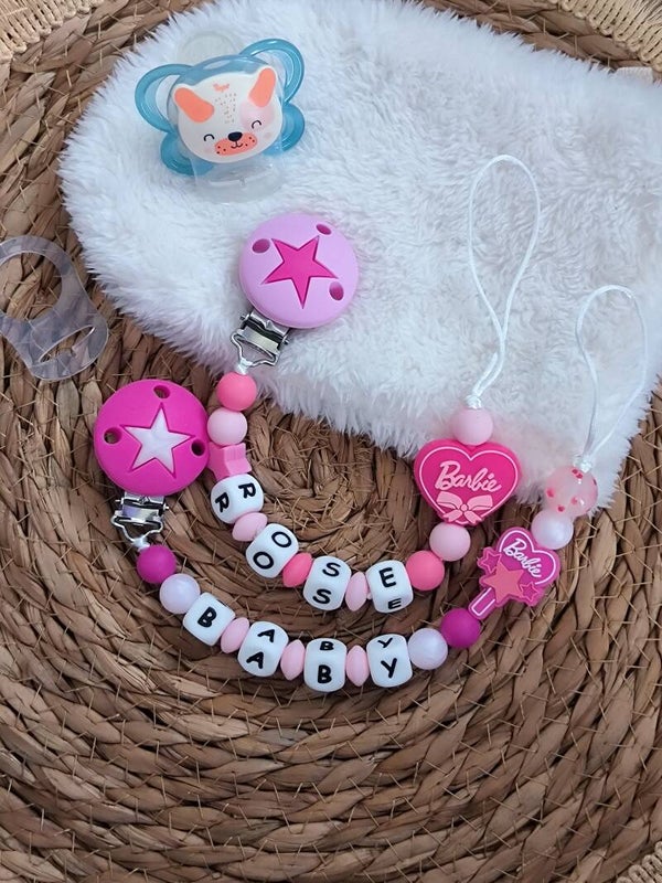 Attache tétine barbie, attache sucette barbie, pacifier clip, Schnullerclip, attache tétine personnalisée prénom, attache stylos personnalisé infirmière infirmier,