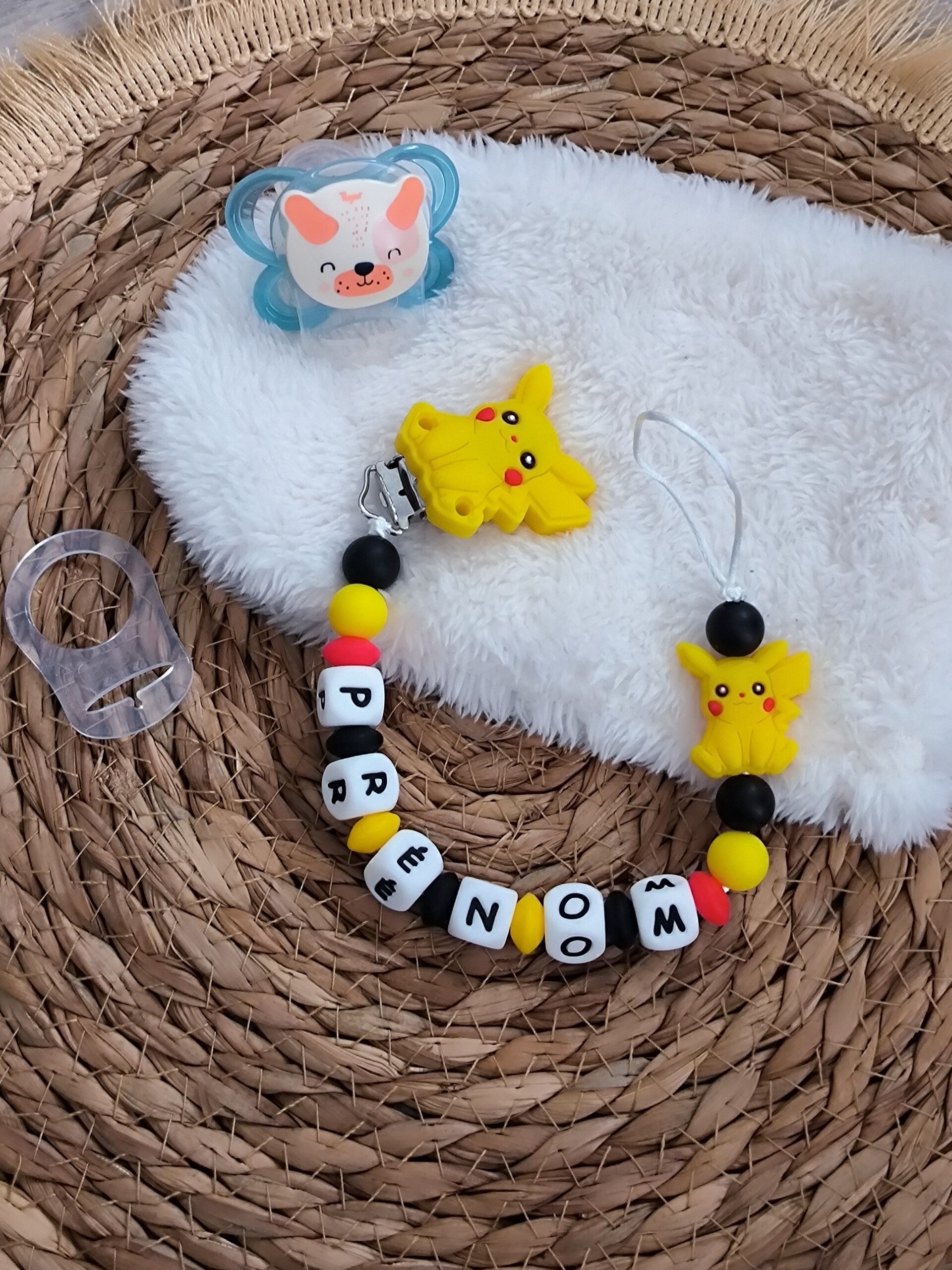 Attache tétine pikachu, attache sucette pikachu personnalisée, pacifier clip, Schnullerclip, attache tétine personnalisée prénom, attache stylos personnalisé infirmière infirmier,