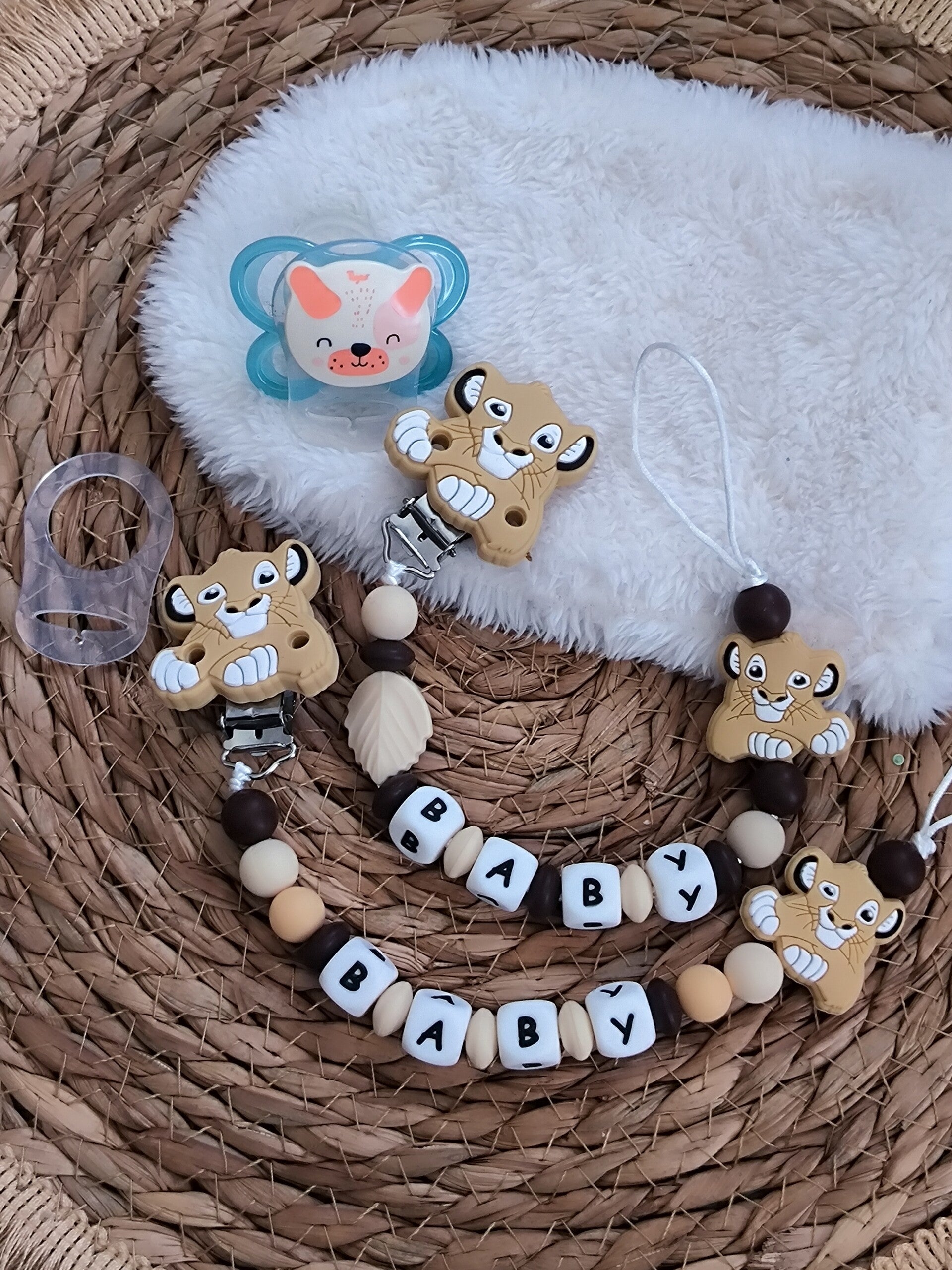 Attache tétine simba personnalisée, attache sucette simba personnalisée, pacifier clip, Schnullerclip, attache tétine personnalisée prénom, attache stylos personnalisé infirmière infirmier,