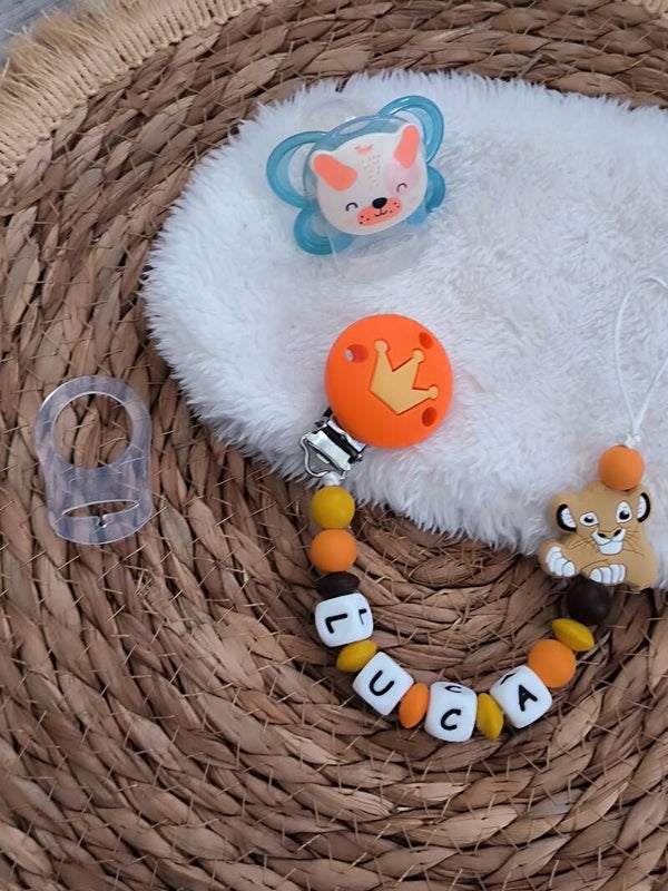 Attache tétine simba, attache sucette simba personnalisée, pacifier clip, Schnullerclip, attache tétine personnalisée prénom, attache stylos personnalisé infirmière infirmier,