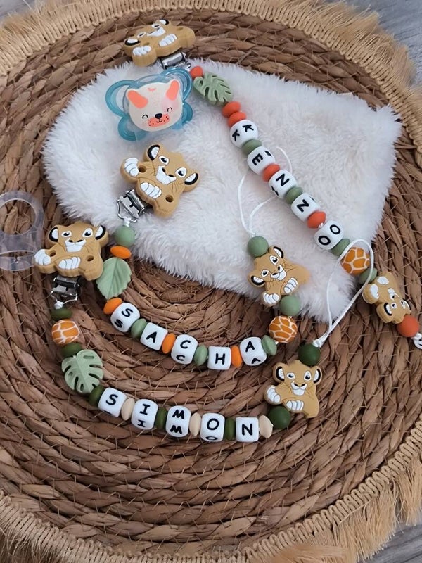 Attache tétine simba personnalisée, attache sucette simba personnalisée, pacifier clip, Schnullerclip, attache tétine personnalisée prénom, attache stylos personnalisé infirmière infirmier,