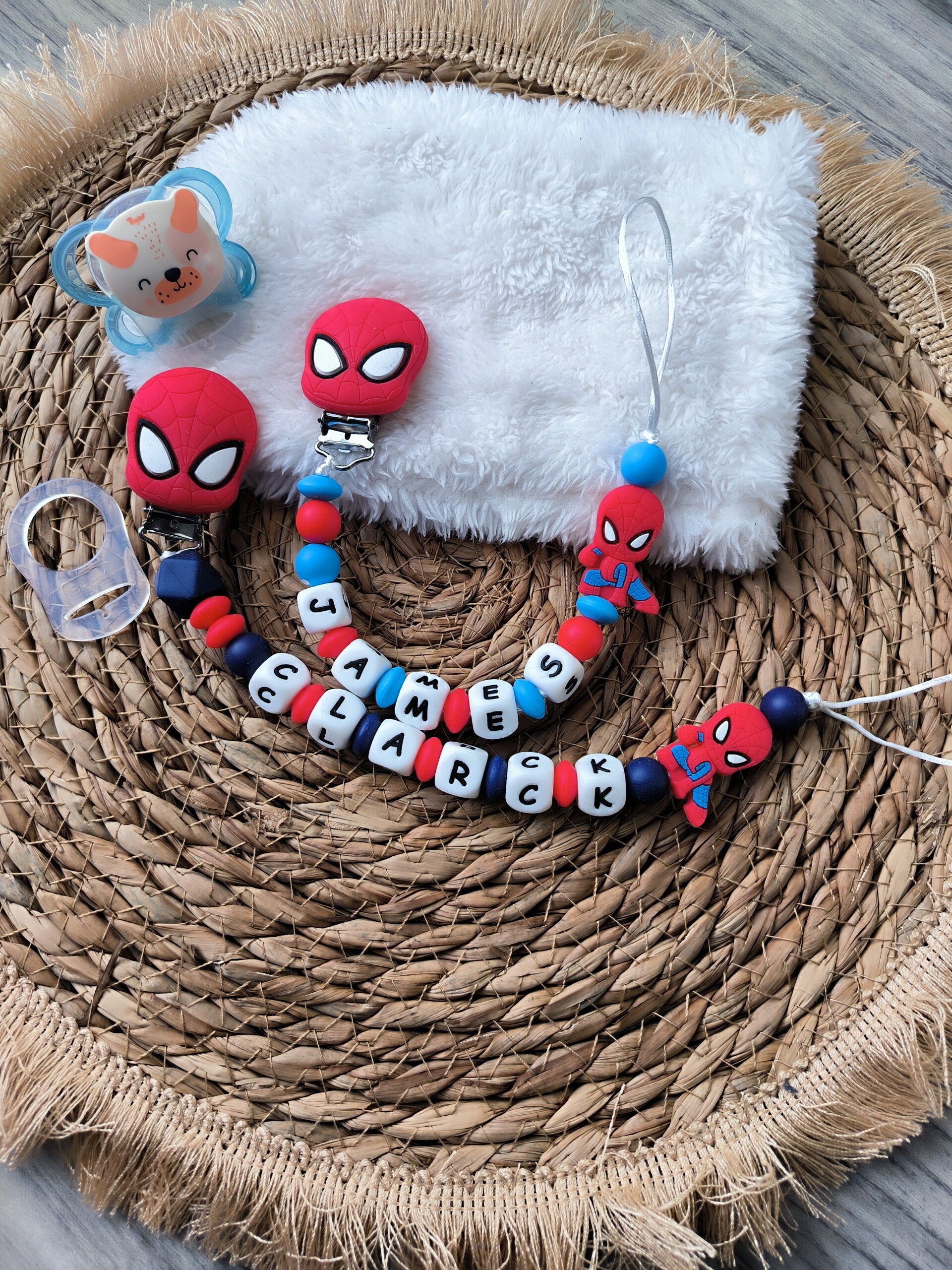 Attache tétine spiderman