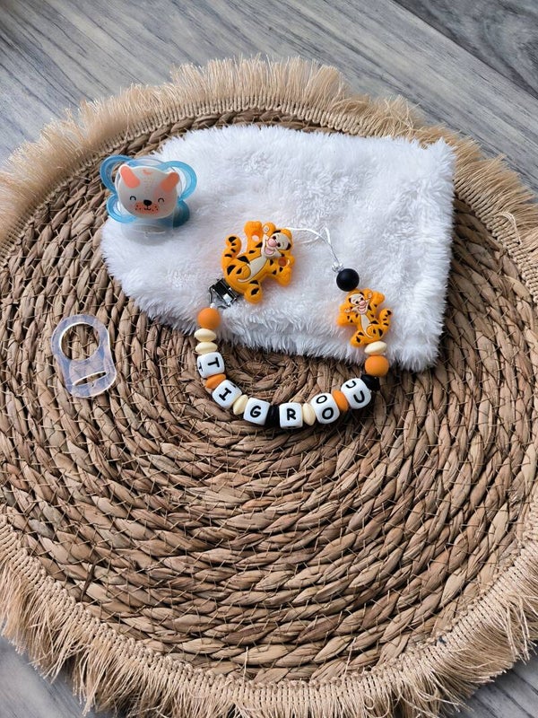 Attache tétine tigrou personnalisée, attache sucette tigrou personnalisée, pacifier clip, Schnullerclip, attache tétine personnalisée prénom, attache stylos personnalisé infirmière infirmier,