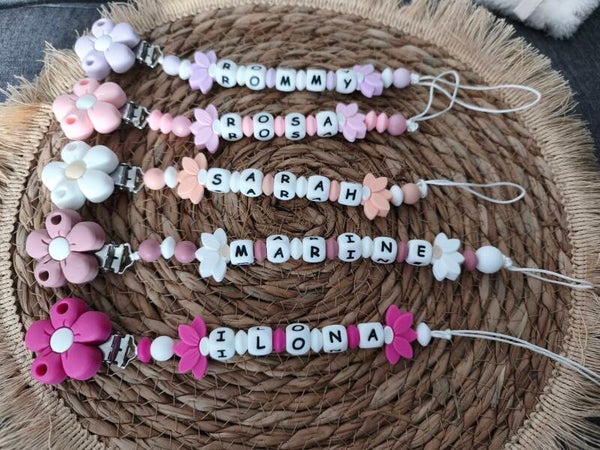 Attache tétine fleur, attache sucette fleur, pacifier clip, Schnullerclip, attache tétine personnalisée prénom, attache stylos personnalisé infirmière infirmier,