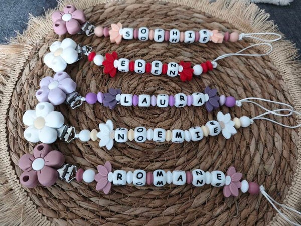 Attache tétine fleur, attache sucette fleur, pacifier clip, Schnullerclip, attache tétine personnalisée prénom, attache stylos personnalisé infirmière infirmier,