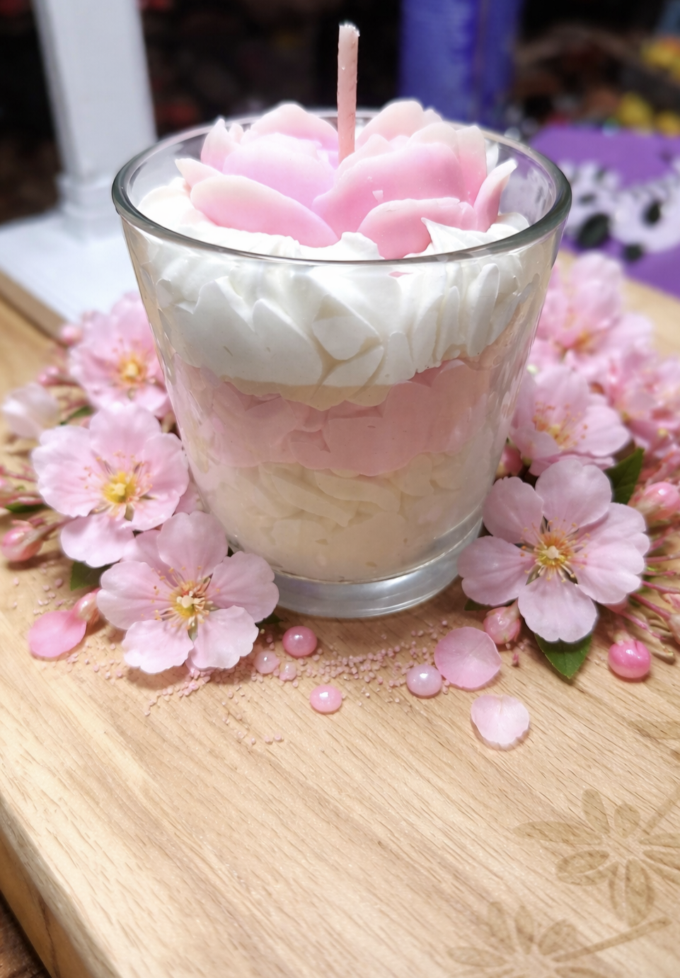 Bougie gourmande parfumée, bougie parfum fleur de cerisier, bougie gourmande gâteau, bougie cire de soja, bougie naturelle, bougie chantilly, cadeau mariage, cadeau baptême, cadeau maitresse, cadeau fin d'année scolaire, cadeau secret santa