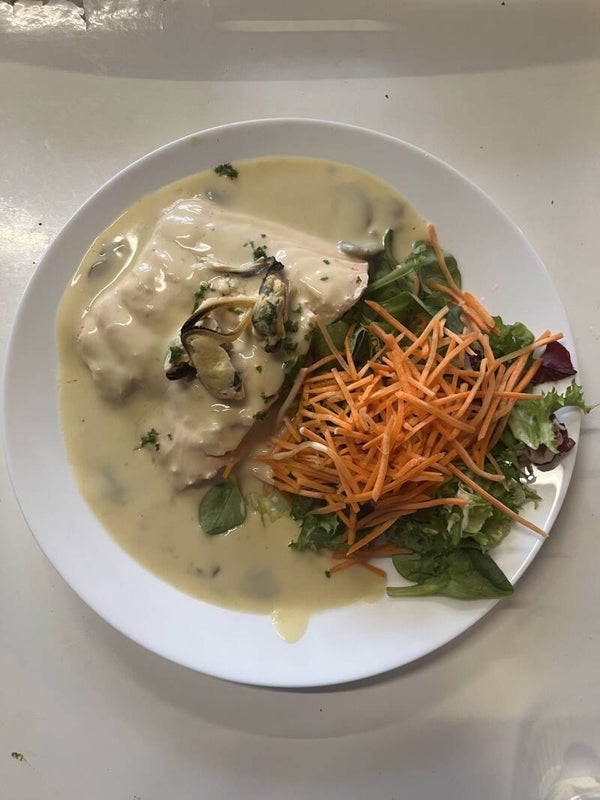 Zalm op Normandische wijze met frietjes