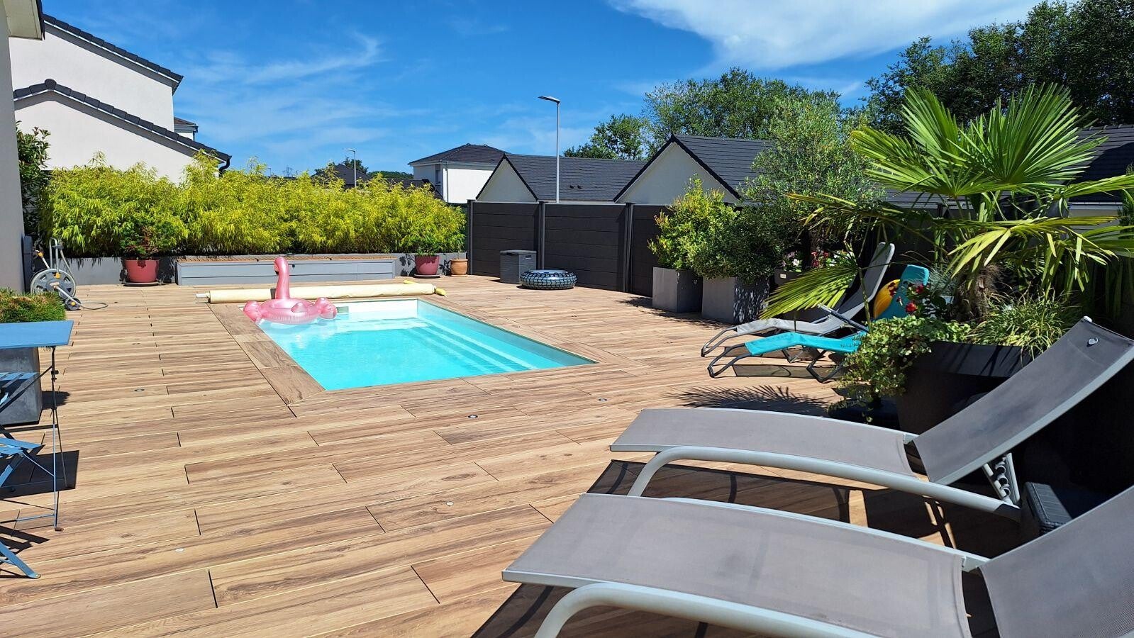 piscine et terrasse grès cérame