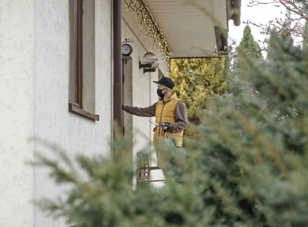 Professional hedge trimming by Nienaber And Sons Lawn Care in Cincinnati Ohio 