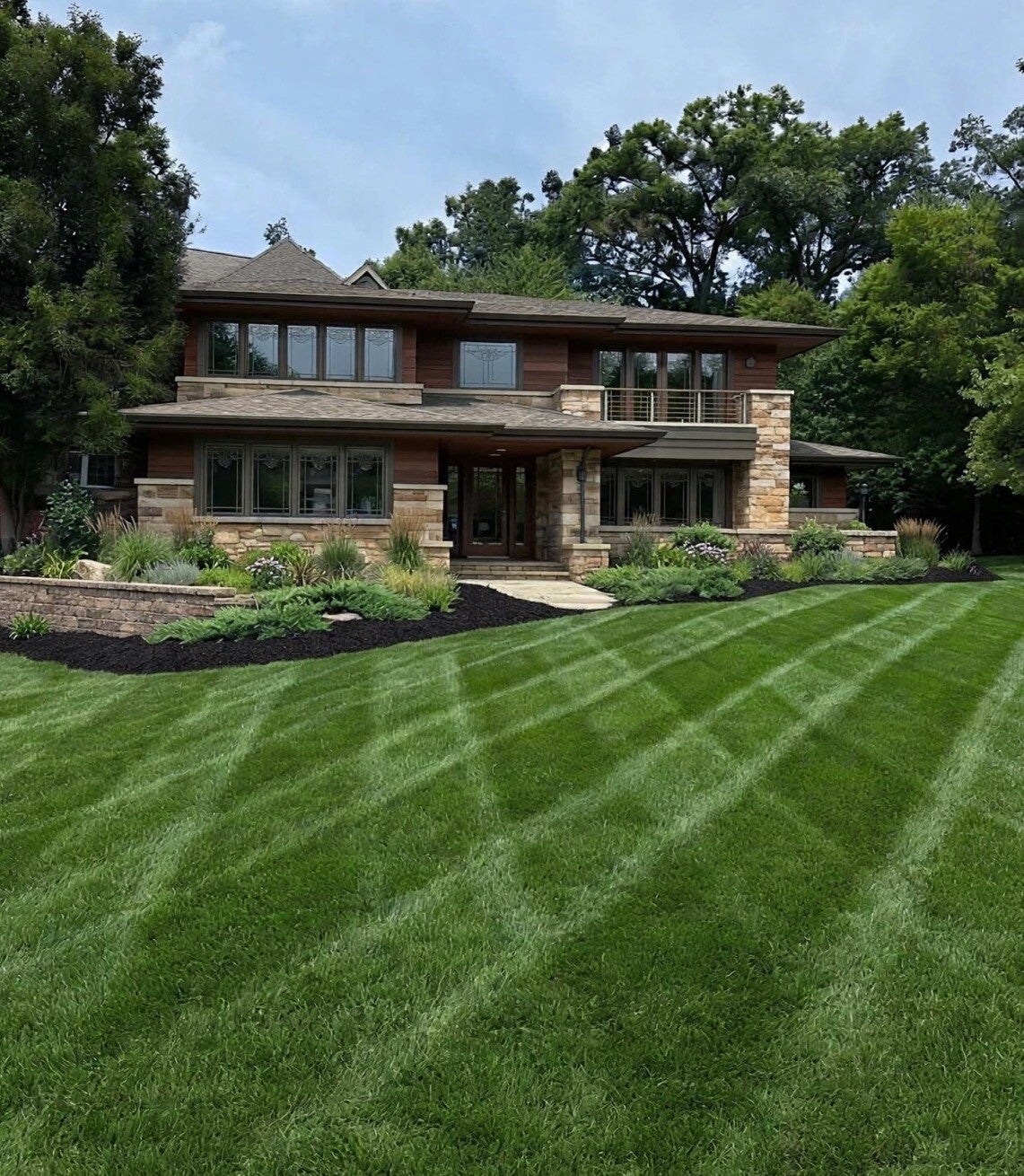 Beautiful backyard by Nienaber And Sons Lawn Care in Cincinnati Ohio 