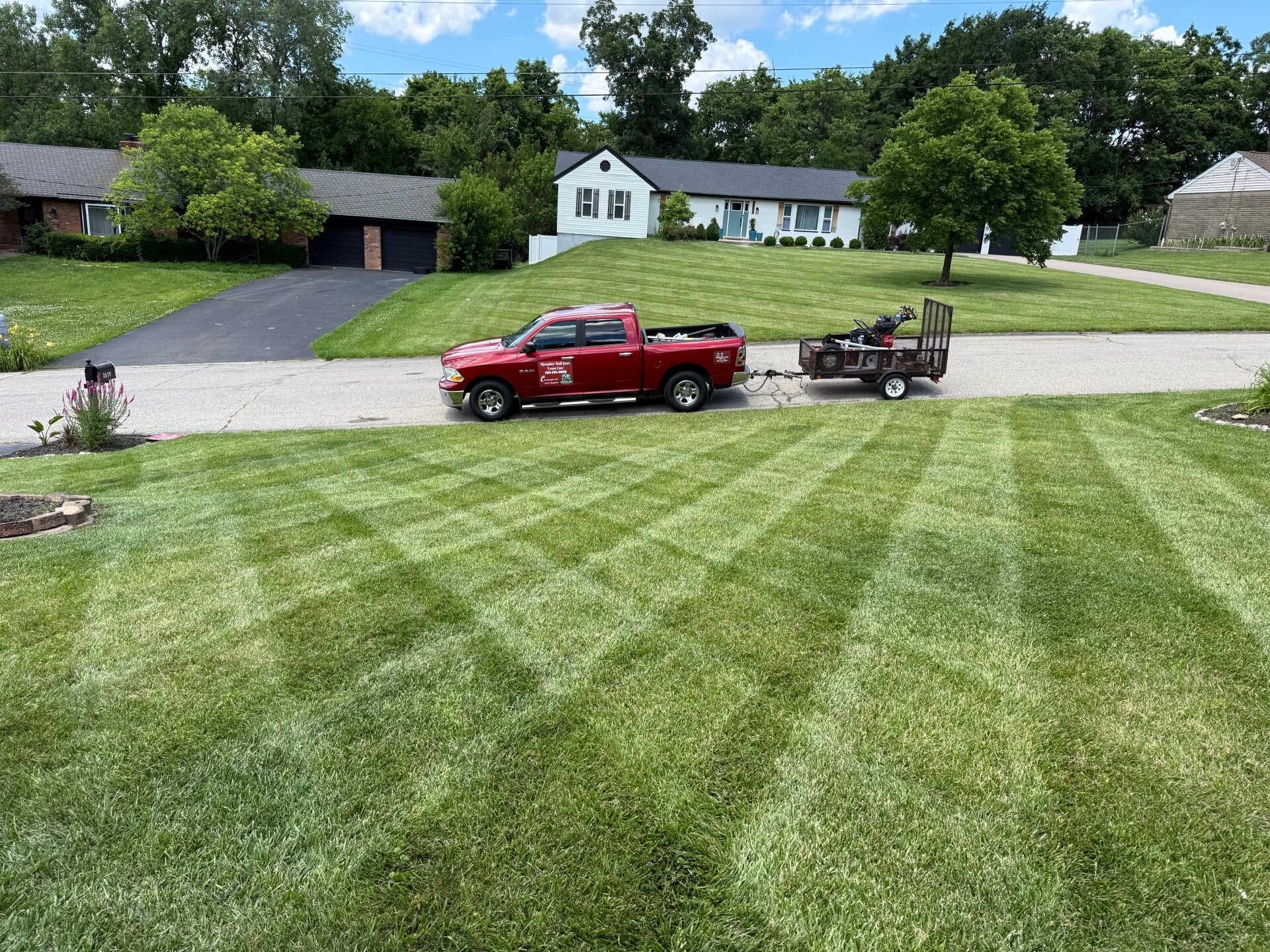 Professional lawn mowing and crisp edge lines in Cincinnati by Nienaber And Sons Lawn Care