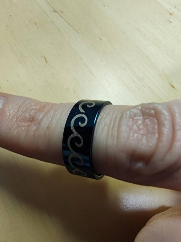 Bague bleu avec vague gravée