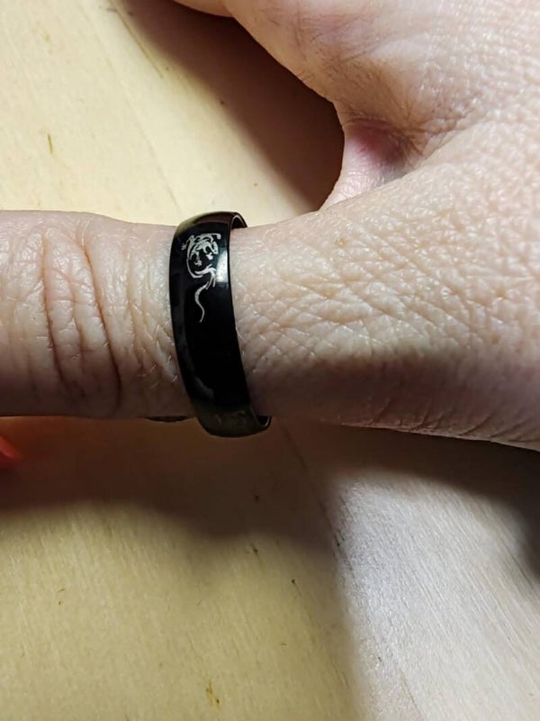 Bague serpent gravé