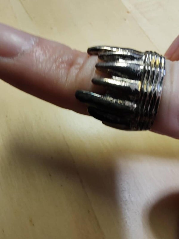 Bague avec dent
