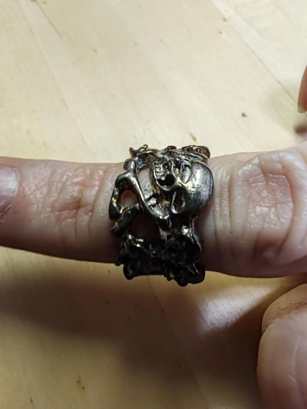 Bague plusieurs têtes de mort